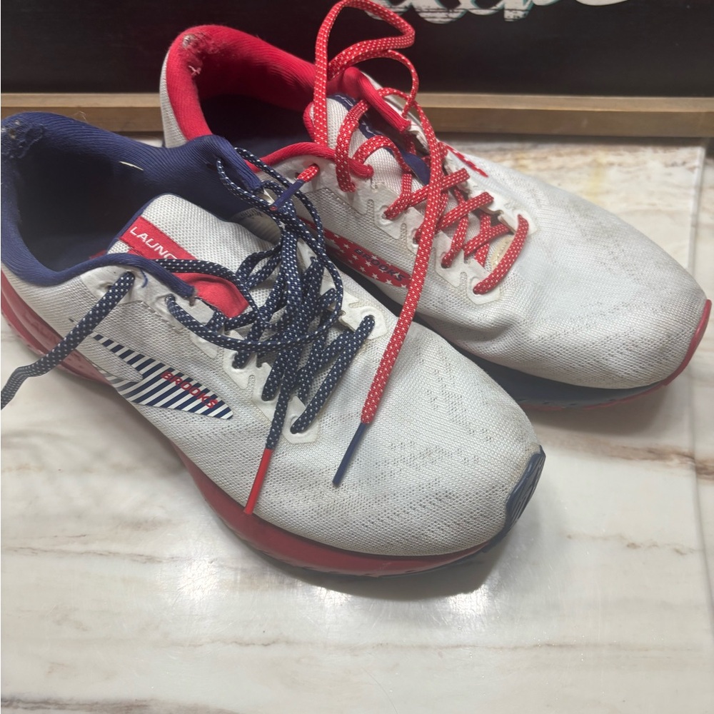Used Brook Launch Shoes 7.5. Make An Offer!!!